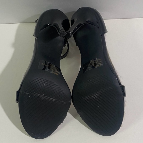 Qupid Women's 7.5 Black Glossy Heels W/Gray Soft Fur Insole - Picture 6 of 8